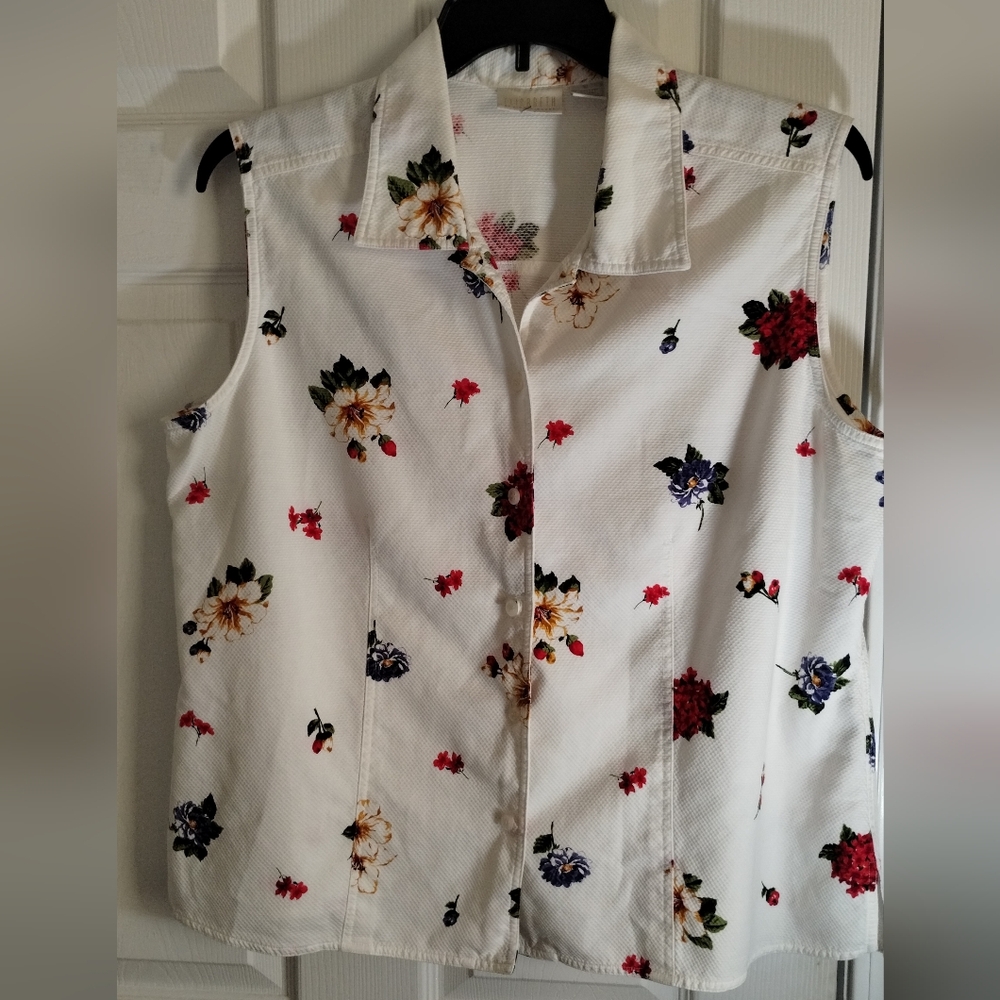 Plus Size Floral Sleeveless Button-Up Top